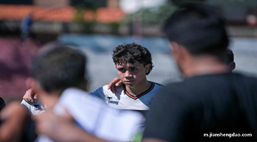 zoty中欧官方网站勇攀高峰，无所畏惧！